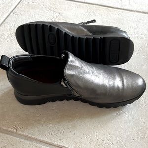 Munro Side-Zip Leather Loafers